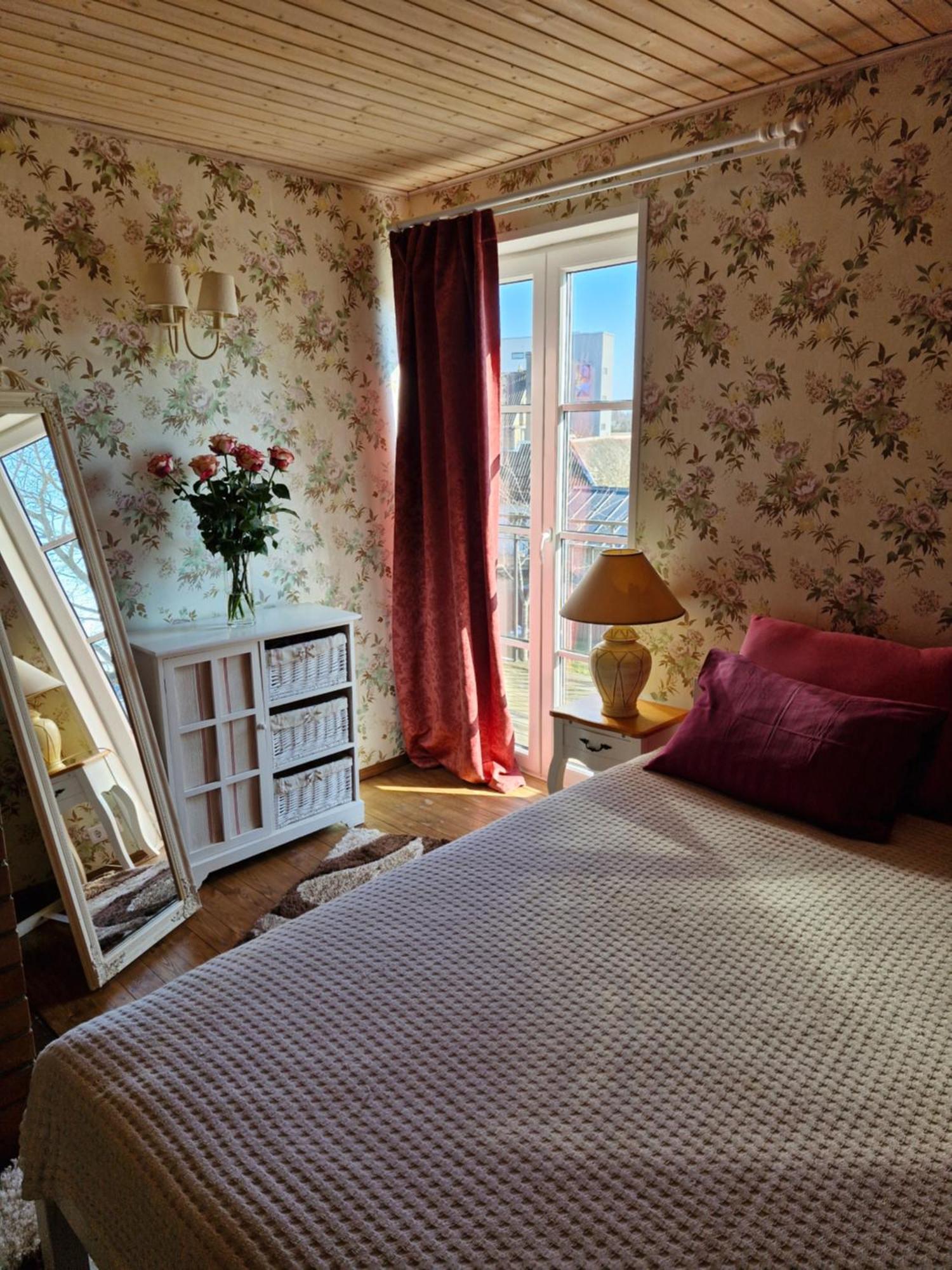 Suur-Sadama Apartment Курессааре Экстерьер фото